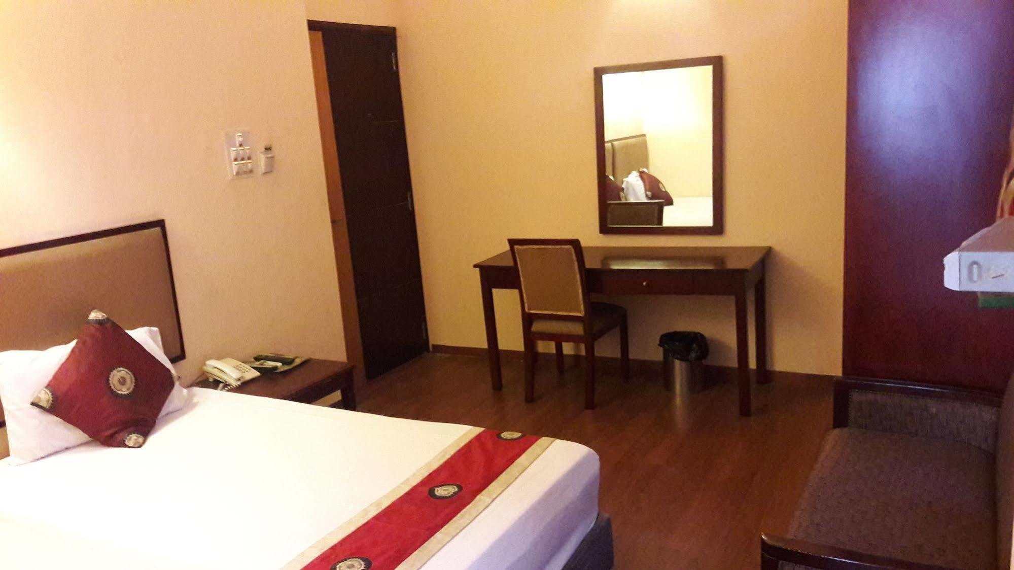Astoria Hotel Калькутта Экстерьер фото