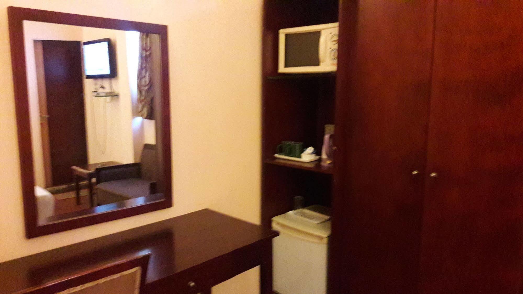 Astoria Hotel Калькутта Экстерьер фото