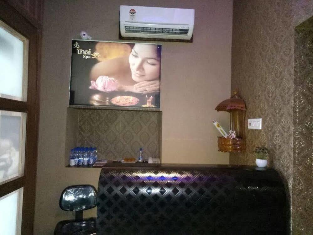 Astoria Hotel Калькутта Экстерьер фото